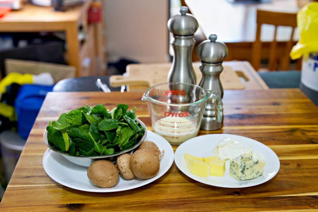 Creamed spinach with blue vein cheese and&nbsp;mushrooms