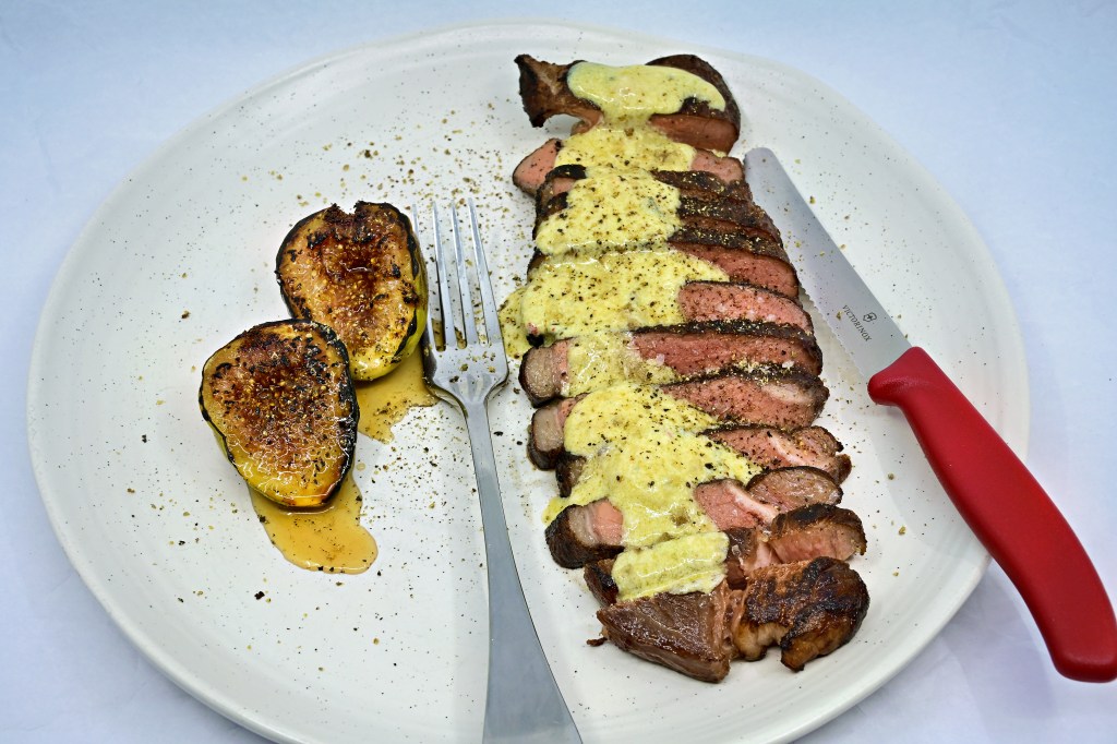 Rump steak with honey drizzled fresh fig, topped with jalapeño blue vein cheese sauce.