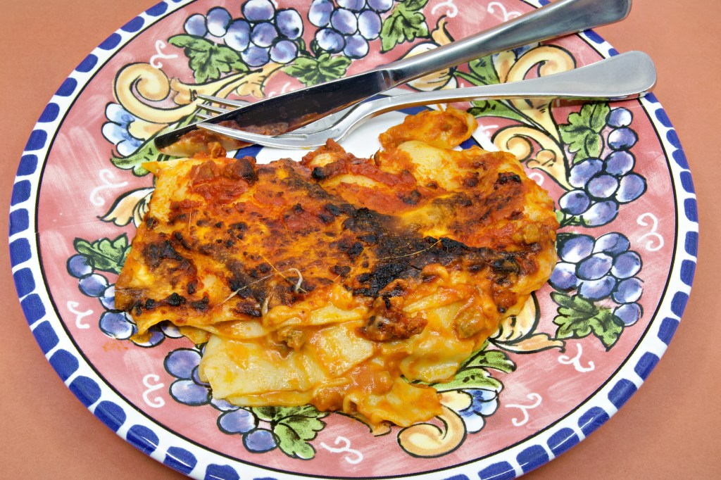 Ready-made meat bolognese lasagne