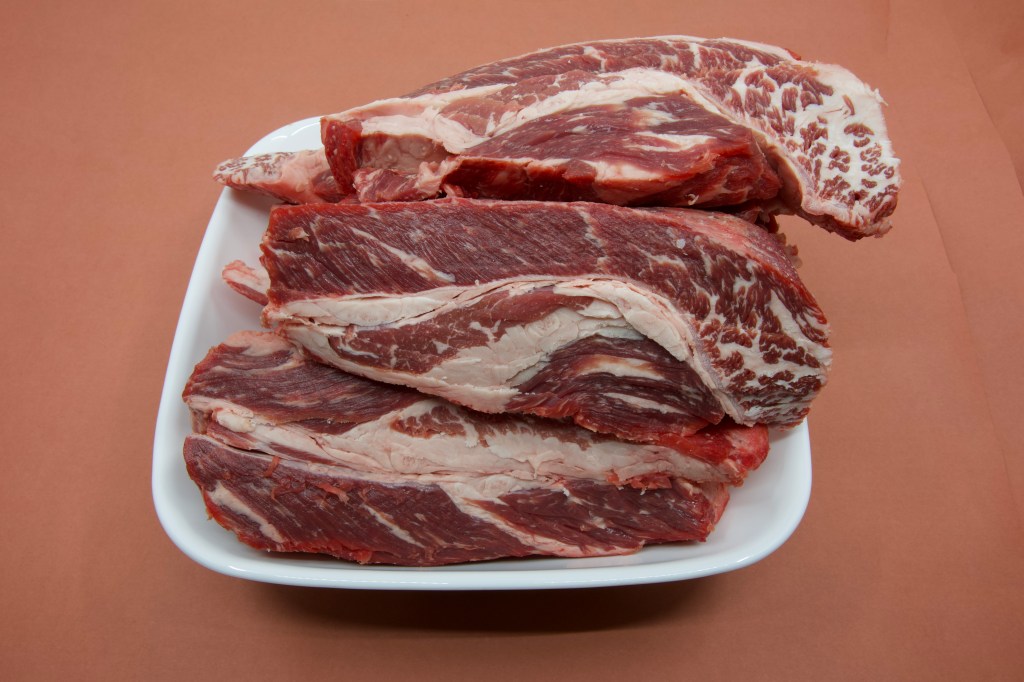 A little over 2.5 kg of beef short rib meat sliced